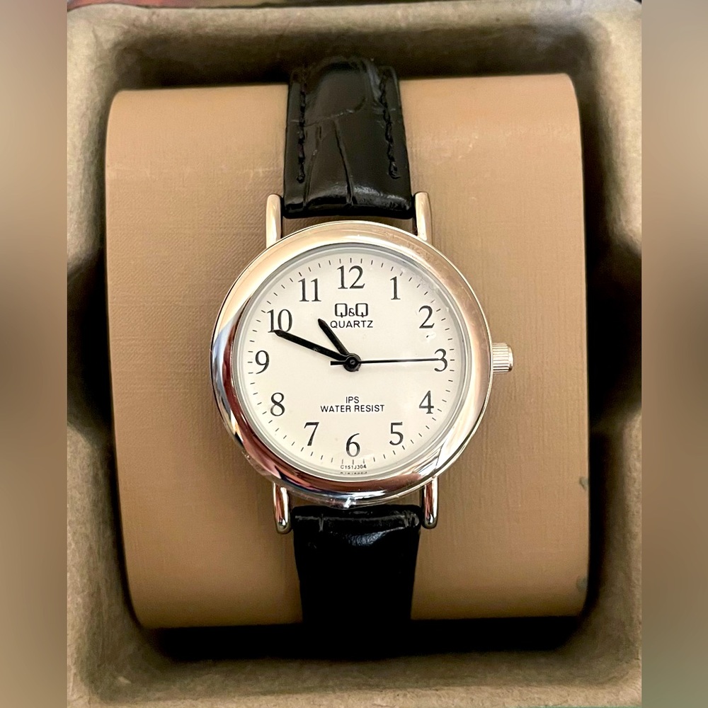 Like New Q&Q Black band Stainless Steel Face Watch